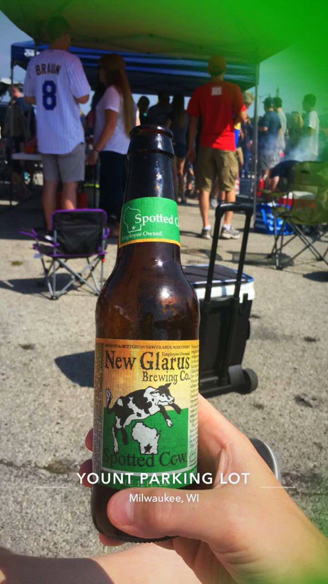 Possibly the best combination ever, a @Brewers tailgate with Spotted Cow! Cheers from Milwaukee!