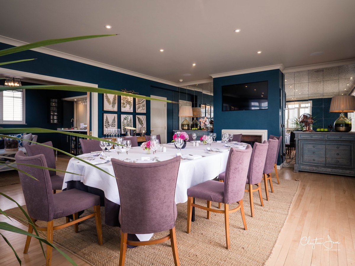 CJphotos1's tweet photo. @castletaunton The Penthouse looking #slick &amp; #smart Ready for a lunch .. @Kit_Chapman @TheNewBrazz @liamofinnegan @visit_taunton @CraigStoneUK @Calvertstaunton @TauntonForward @IntrotweetUK https://t.co/q9iJIQ99SN