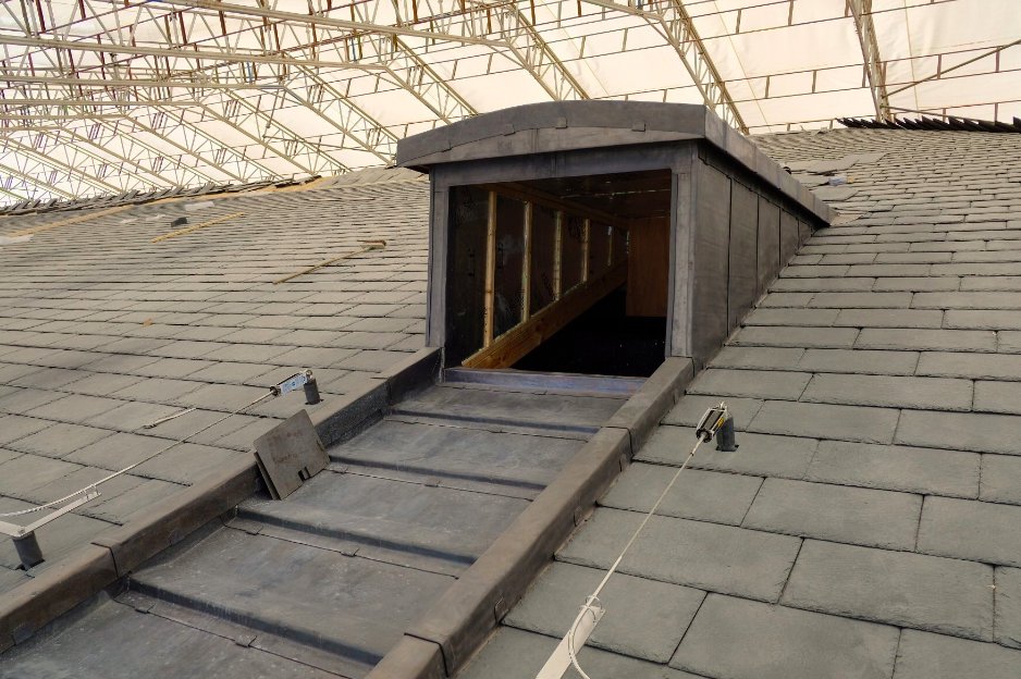 burlingtonstone's tweet photo. A brilliant shot shared with us by @castle_roofing of their lead and slating work progressing nicely at St George’s Hall Bradford. https://t.co/pefwmsIRUK