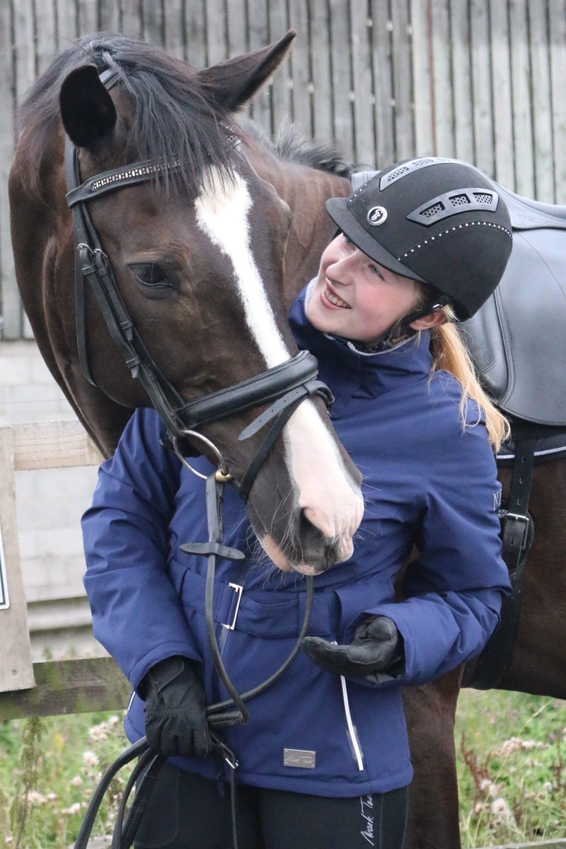 tackroomfriday's tweet photo. Join ace reporter & top @equerryfeeds Brand Ambassador Alanna Clarke @ACE_equestrian tomorrow live from 8pm for fun, horse chats & advice. Plug your products & events, make sure to use #HorseChatHour in your tweets! #tackroomfriday https://t.co/NejWx6Wnst