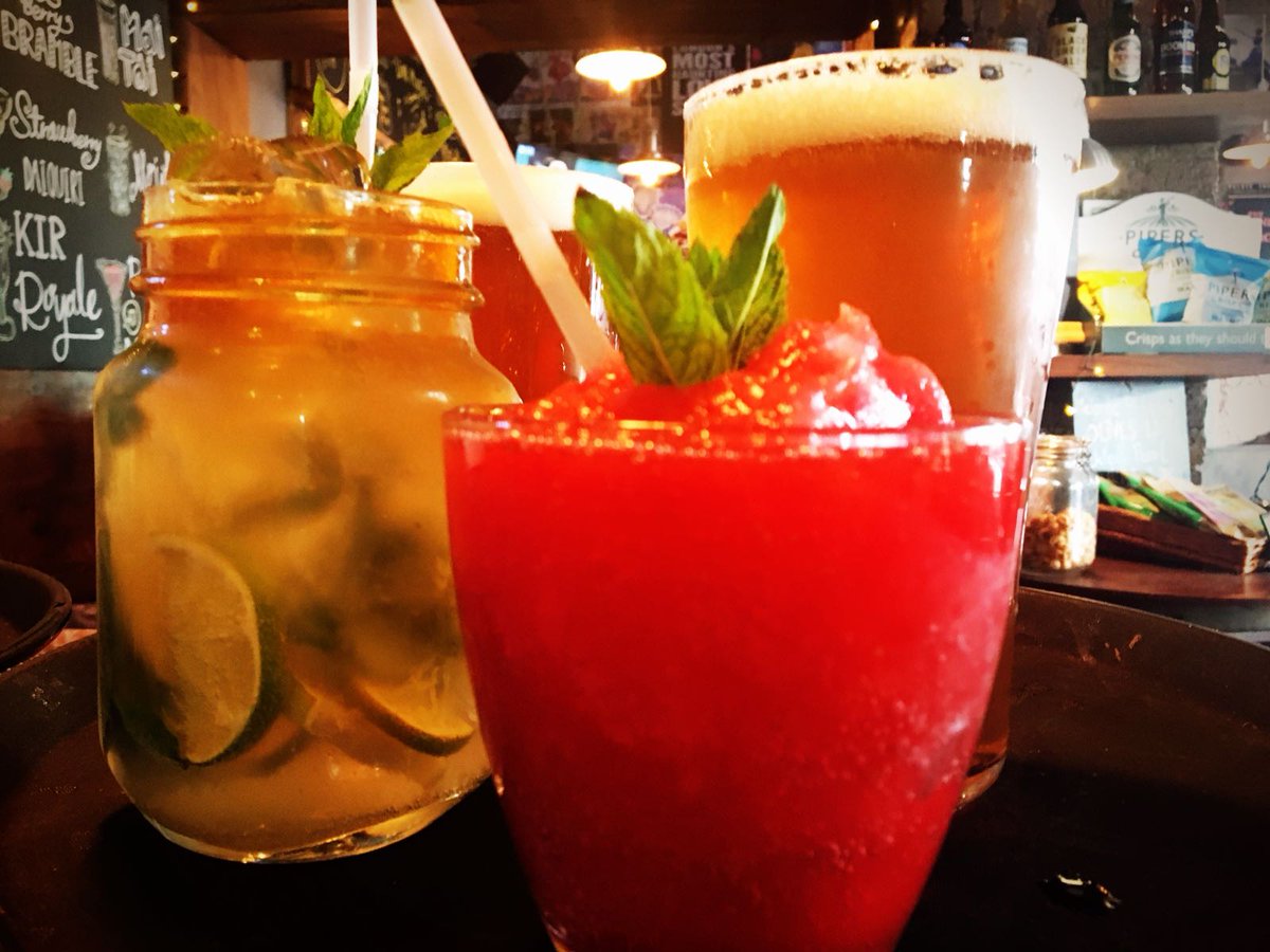 Konnigans's tweet photo. FRIDAYS = #happyhourlondon #241cocktails ....!!! 😊😊🥂🥂🍺🍺 Blow the rain blues away at #konnigans #oldyorkroad #wandsworthtown #tooting #putney #sw18 #sw17 @WandsworthTown @NappyValleyNet @timeandleisure @TootingPRSS https://t.co/gjdHL45CnH