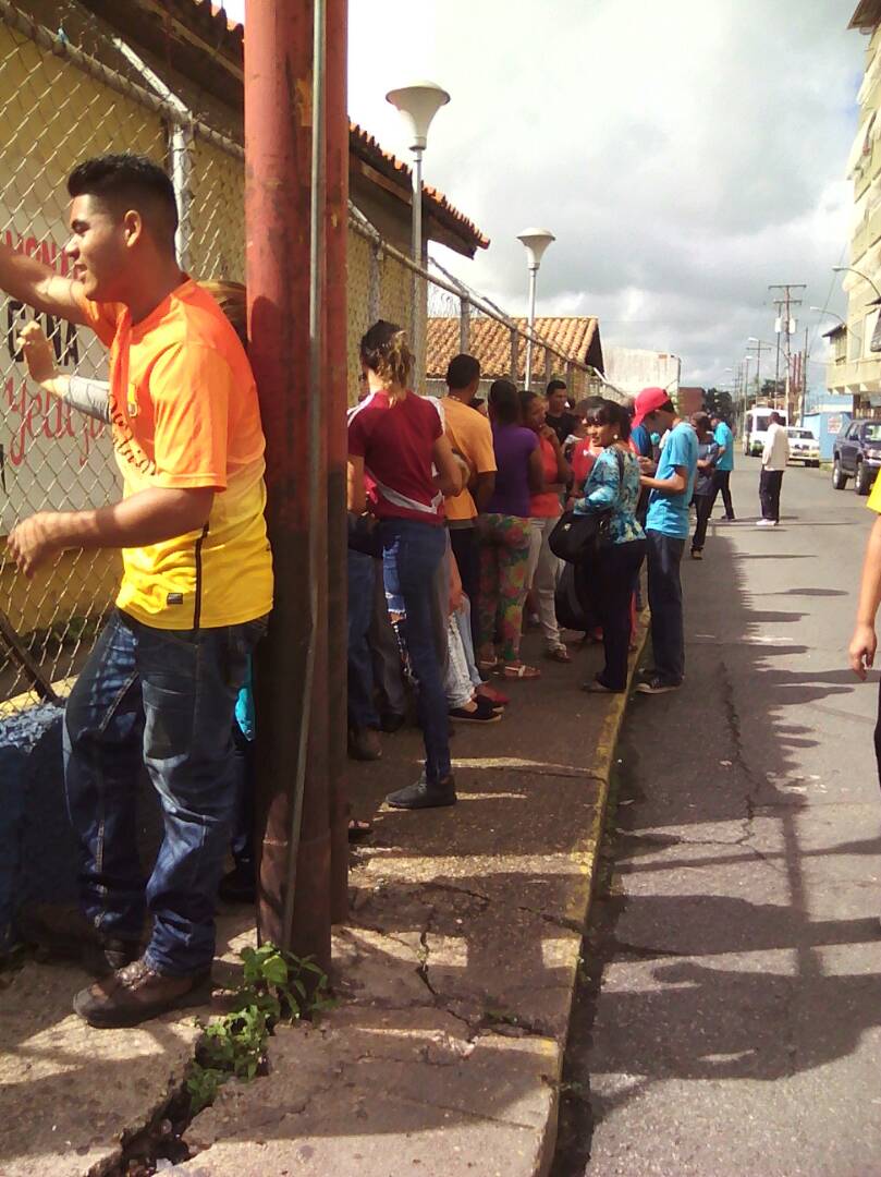 MariaVallenil15's tweet photo. Todos los puntos en las Parroquias del Municipio Maturin Activos en Jornada del @CarnetDLaPatria ordenado por nuestro Protector y Presidente @NicolasMaduro junto @yelitzePSUV_ la AVANZADORA y @MSVMONAGAS1 https://t.co/G9IcLe1tQA