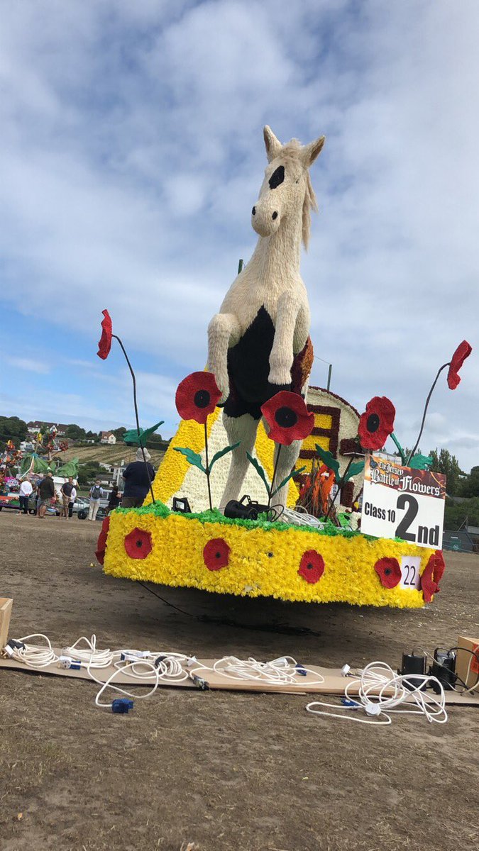 dolphinmarching's tweet photo. Some absolutely beautiful floats this year at the #battleofflowers 
My personal favourite was by the optimists club🇯🇪 well done guys #jerseyCI https://t.co/cIFkqJUYpi