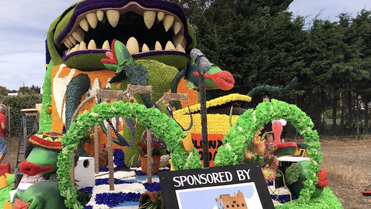dolphinmarching's tweet photo. Some absolutely beautiful floats this year at the #battleofflowers 
My personal favourite was by the optimists club🇯🇪 well done guys #jerseyCI https://t.co/cIFkqJUYpi