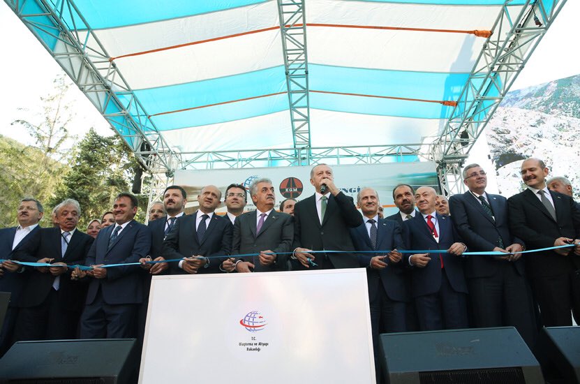 tcbestepe's tweet photo. “Ekonomik manipülasyonlar üzerinden bize diz çöktüreceklerini zannedenler, bu milleti hiç tanımıyor” https://t.co/L3kpexd8mo https://t.co/EDxiiHPPNK