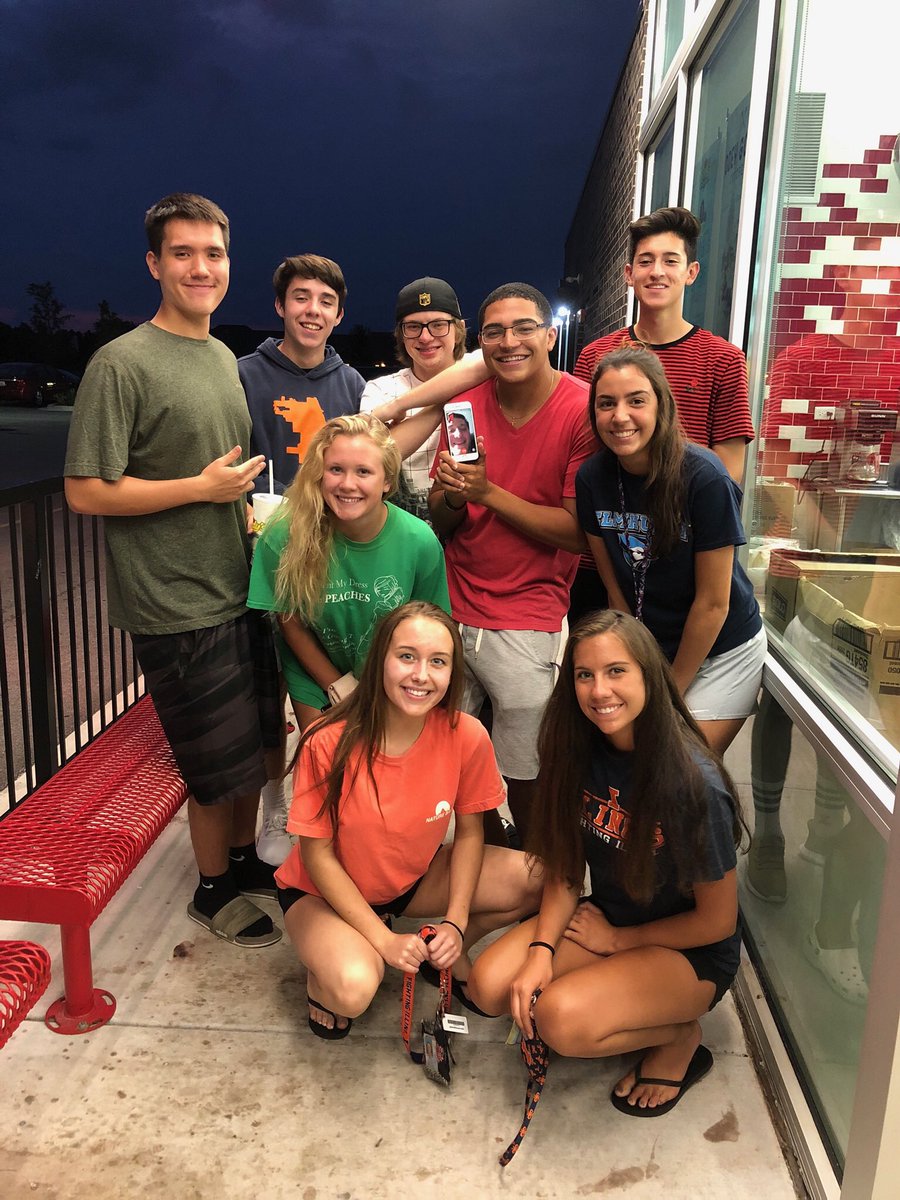 stephenvosburgh's tweet photo. Always a great time catching up with friends! #longdistance #notthatlong #imonlyanhouraway https://t.co/6eTWR5VEJ0