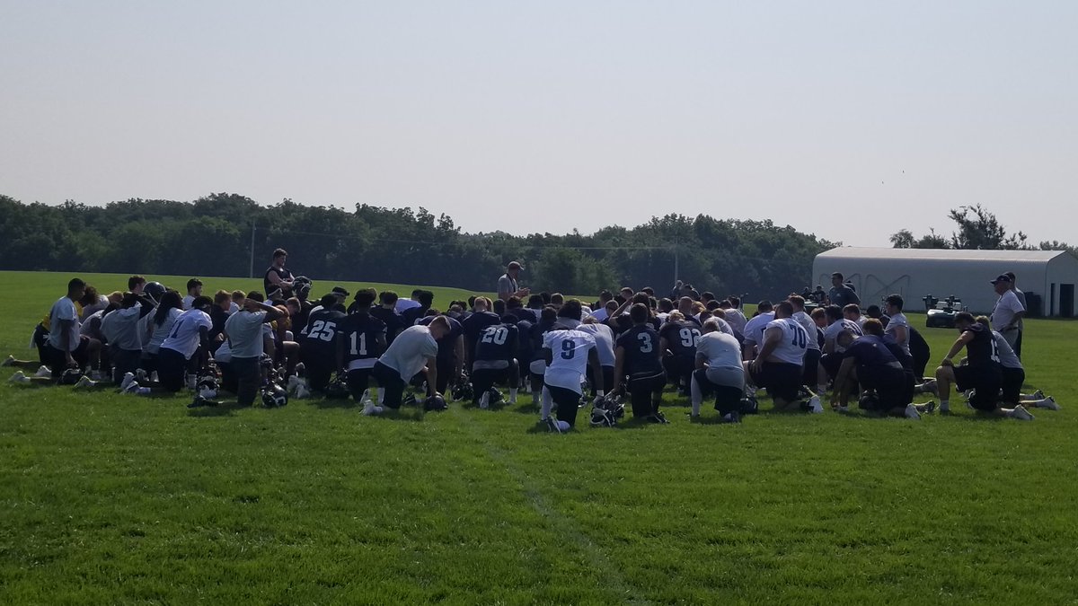 BulldogsRetired's tweet photo. Coach Daberkow addresses his team after practice No. 1 of the preseason. https://t.co/D90WDA5Uiu