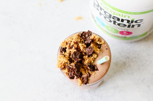 DrinkOrgain's tweet photo. #NationalSmoresDay the healthy way! Check out our #smores smoothie #recipe by @floraandvin0. #drinkorgain #getpickywithyourprotein Shop Orgain now: https://t.co/mydbdqAewi https://t.co/d1sFxg4qJw