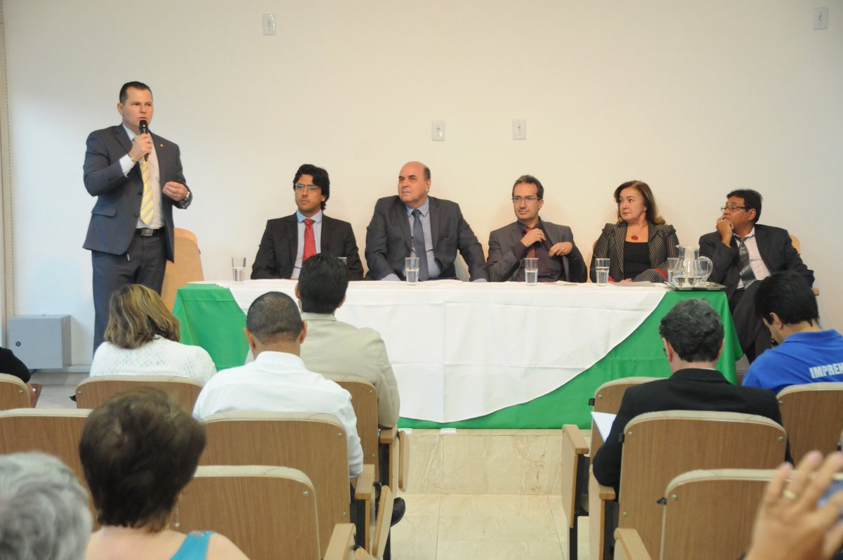 mpgo_oficial's tweet image. #combateasdrogas ✍🏻 MP-GO, FGM e AGM assinaram hoje de manhã um termo de cooperação técnica com o Grupo Executivo de Enfrentamento às Drogas (GEED).
⠀
🤚🏻 O acordo tem como objetivo fomentar e articular as redes de políticas públicas sobre drogas nos 246 municípios goianos.
