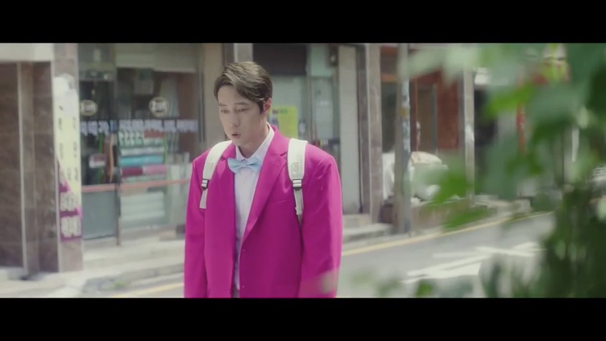 ccanwater's tweet photo. Yiğidimi ne hale getirmişler pembe ceket ne 😂 #SoJiSub #BiWithYou https://t.co/lBgQ771jxW