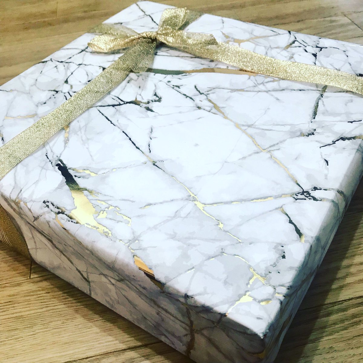 ThatsaWrapEssex's tweet photo. Love this marble paper... love the texture and how beautiful it looks! Bough @johnlewisretail #wrappingpaper #giftwrapping #marble #marbleeffect #goldmarbleeffect #goldmarble #gift #weddingpresent #weddinggift #wedding #weddingday #giftwrapper #wrapping #london #bride https://t.co/yalXWSPvwh