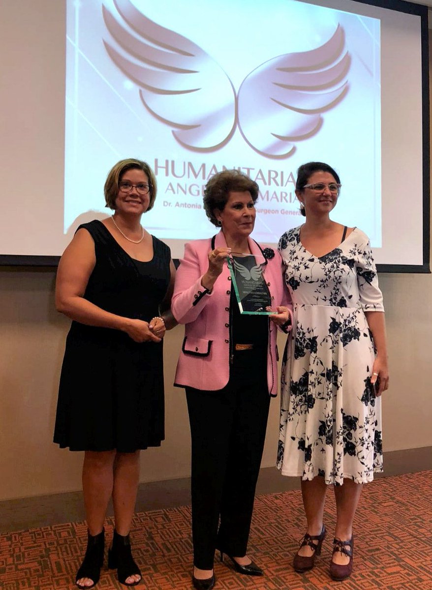 Impactivo's tweet photo. ¡Agradecidos y felices! Así nos sentimos de haber recibido tan honorable distinción. El premio Humanitarian Angels of María es otorgado a organizaciones e individuos que colaboraron luego del huracán María con la entrega de suministros, servicios de salud, entre otros. https://t.co/EGgyE8ZtoT