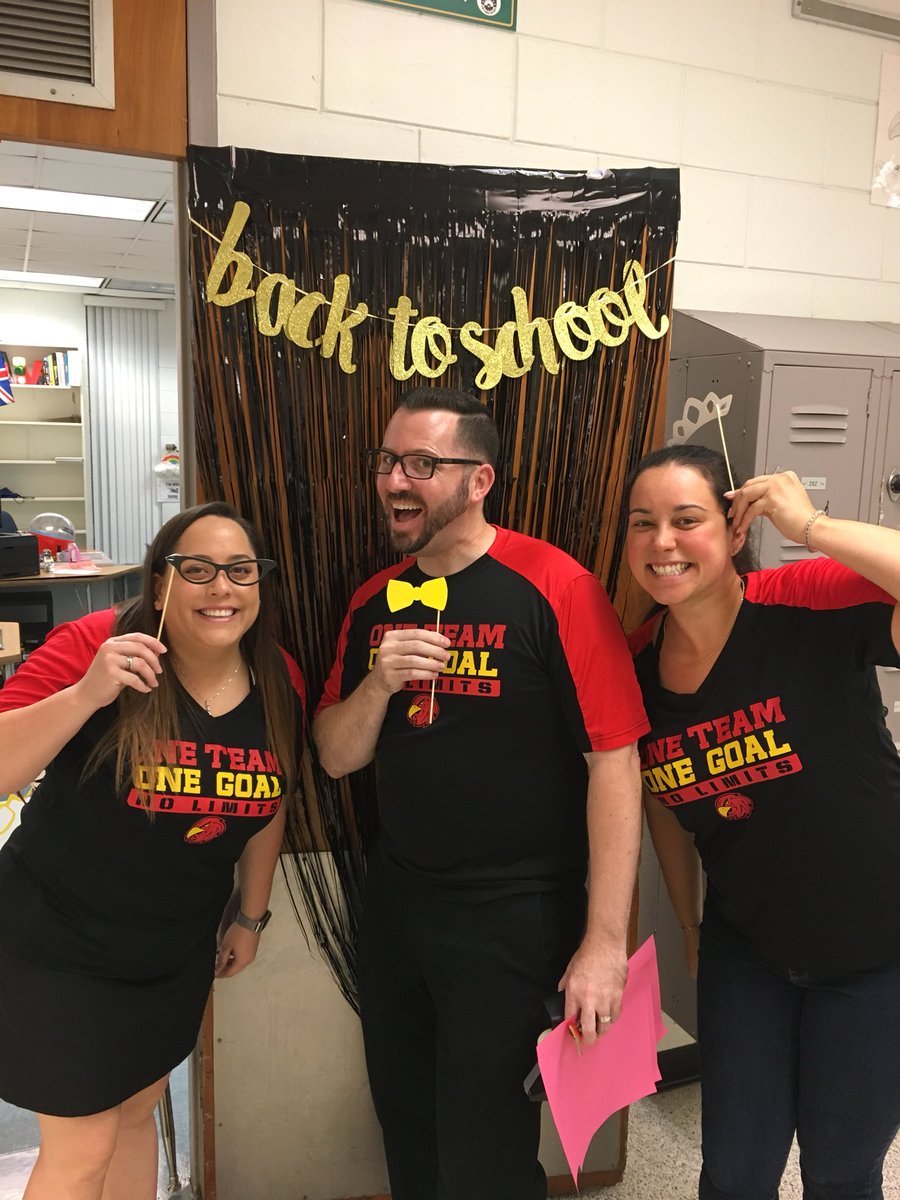First day of school!!!! @LHSKleinTime <a href="/LetoLeadership/">LetoLeadership</a> <a href="/LetoHighSchool/">Leto High School</a> #firstdayphotobooth