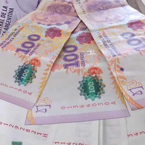 NicoGonzalezABC's tweet image. #bantech fusión entre banca y fintech aparece en el negocio financiero. El desafío pasa por incorporar a los usuarios atados al manejo del efectivo y la transacción presencial, por vía de #EducacionFinanciera ambito.com/930227-las-ban… @martinredrado @ioliveradoll @A_Lusardi