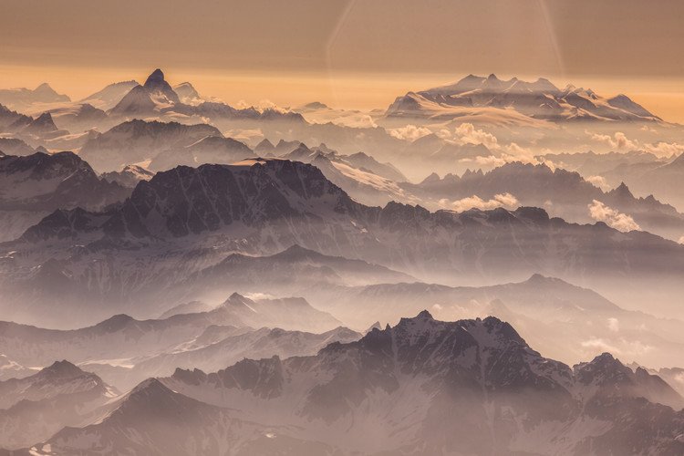 MovistarXtra's tweet photo. Una yuxtaposición de imágenes y música a través de las montañas más emblemáticas del mundo a cargo de la Australian Chamber Orchestra y la directora de Sherpa, @jenpeedom. #Mountain, disponible en Menú>Documentales. https://t.co/pIOqbEhKqZ
