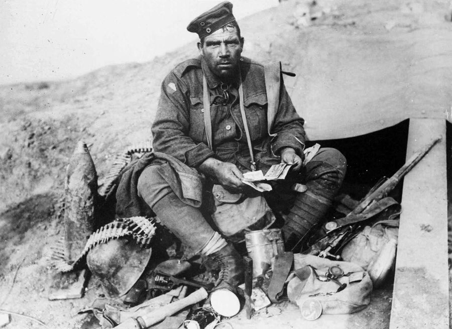 Солдаты сша 1 мировая. Британские солдаты в траншеях. Кто делает мировую. Британские солдаты в окопах 1 мировой. Кто делает мировую.