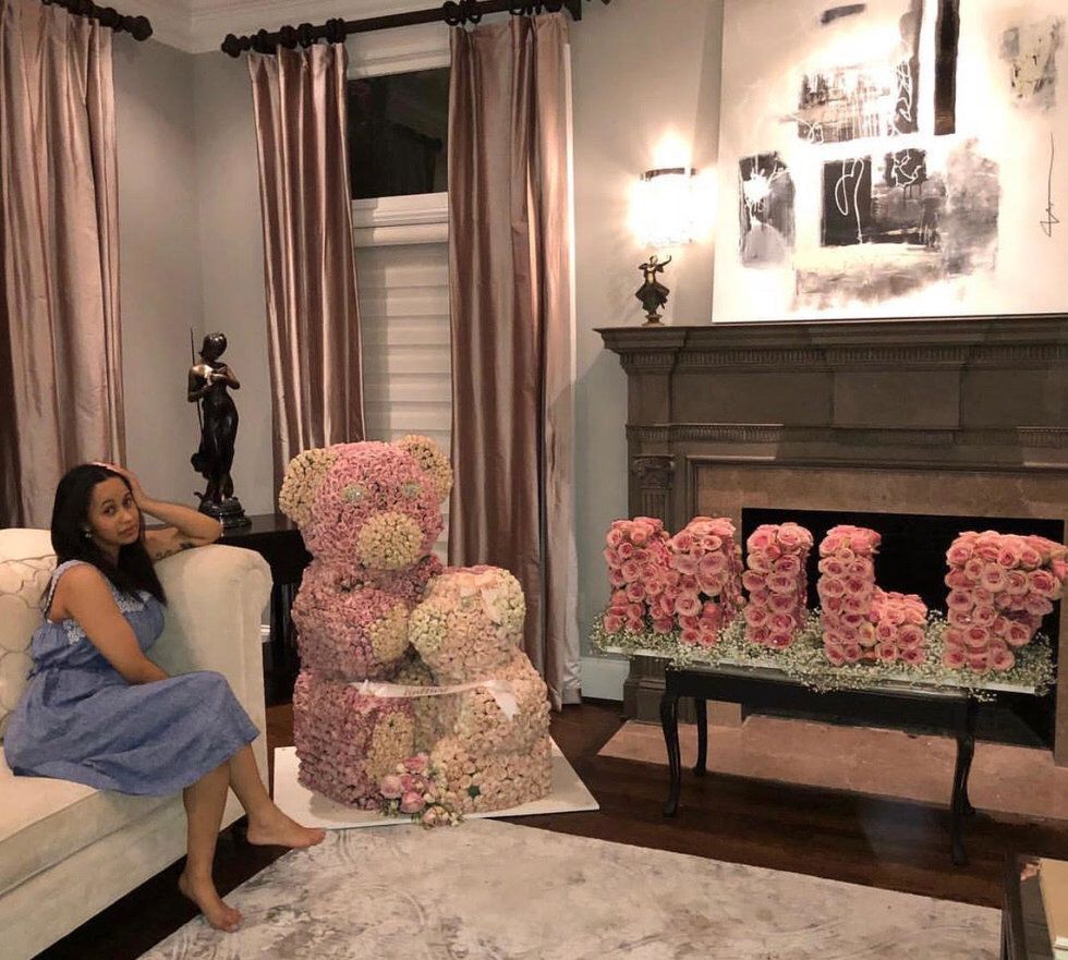 xonecole's tweet photo. Cardi B on the struggles of being a mom: “I underestimated this whole mommy thing.” https://t.co/91pbPr83pi https://t.co/7sarUBgWgX