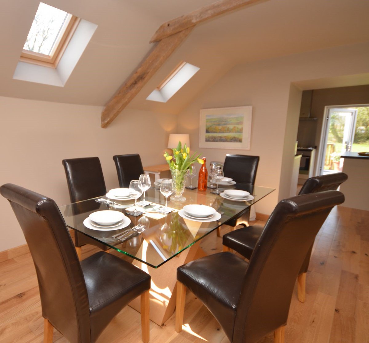 #Lastminute AVAILABILITY 17th - 24th August! Stunning #holiday cottage in #Devon countryside - sleeps 8, #dogfriendly, spacious inside and out with private decked terrace and garden. Come and enjoy the great location in the lovely sunshine! bit.ly/2yHZP69