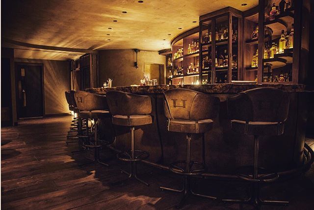 hide_restaurant's tweet photo. Bar Below, best place for TGIF cocktails by @oskarkinberg  #cocktails #londonbar  #mayfair  #tgif #bar #whisky https://t.co/lED0XKpAV7 https://t.co/C0dFPktfCW