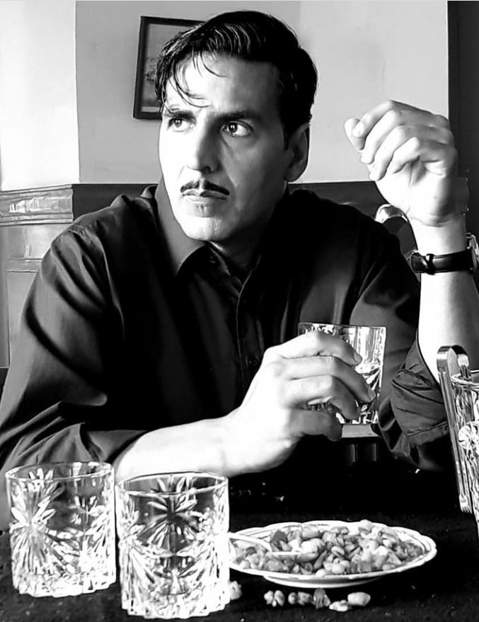 Bhushanadhau1's tweet photo. A Man Who Loves To Drunk But Even If He Is Drunk His Love And Dedication For Hockey Will Be The Same Meet Tapan Das In 5 Days #5DaysToGold @akshaykumar Can't Wait Sir https://t.co/g9mSvTWdXk