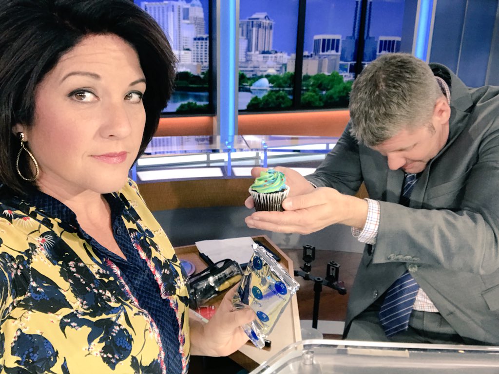 I wanted a cupcake.
He brought me a pop tart.
In 40 seconds during a commercial break, he corrected his error. 🍰
You’re a good man, @JHolmesWFTV 
#HappyFriday #TeamNoSleep <a href="/WFTV/">WFTV Channel 9</a>