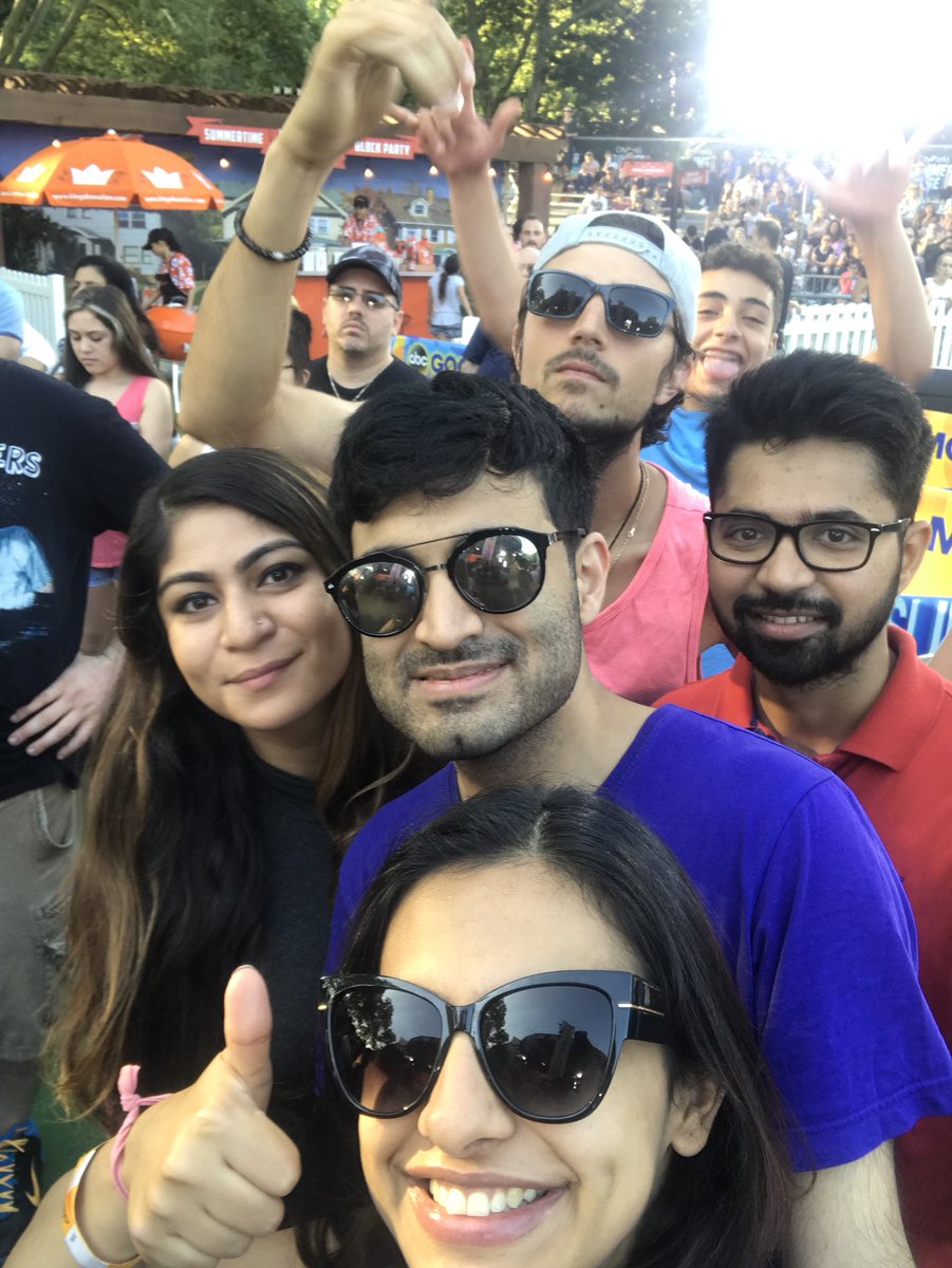 ZenDot1's tweet photo. It’s 7 am in NYC! We at #TheChainsmokersatGMA #thechainsmokers @TheChainsmokers @GMA https://t.co/ffUFTZuuKF
