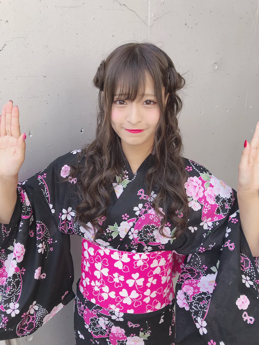清水里香 Na Twitteru 握手会ありがとうございました 今年の浴衣は念願の黒でした 何色になるか当日までわからないので ほんとに嬉しかった 髪型はひつじちゃん 今日もたくさんのみなさんに出会えて 本当にうれしみずでした はじまりかてぃーして 清水里香 Na Twitteru 握手会ありがとうございました 今年の浴衣は念願の黒でした 何色になるか当日までわからないので ほんとに嬉しかった 髪型はひつじちゃん 今日もたくさんのみなさんに出会えて 本当にうれしみずでした はじまりかてぃーして