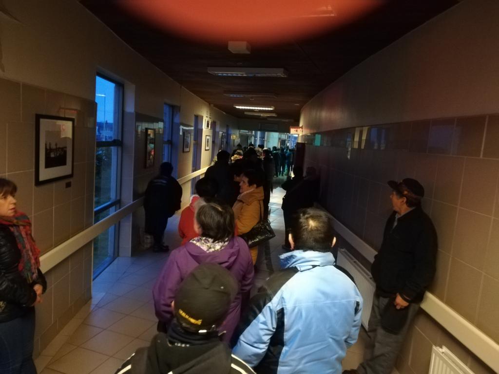BraulioRodrgu15's tweet photo. Me tocó por primera vez, ir al hospital de la comuna de Osorno y la fila es interminable osea, el ministro de salud no ha solucionando NADA, puros discursos de buena crianza.
Estos son los los Llamados Tiempos Mejores https://t.co/A1OMEUlJ9k