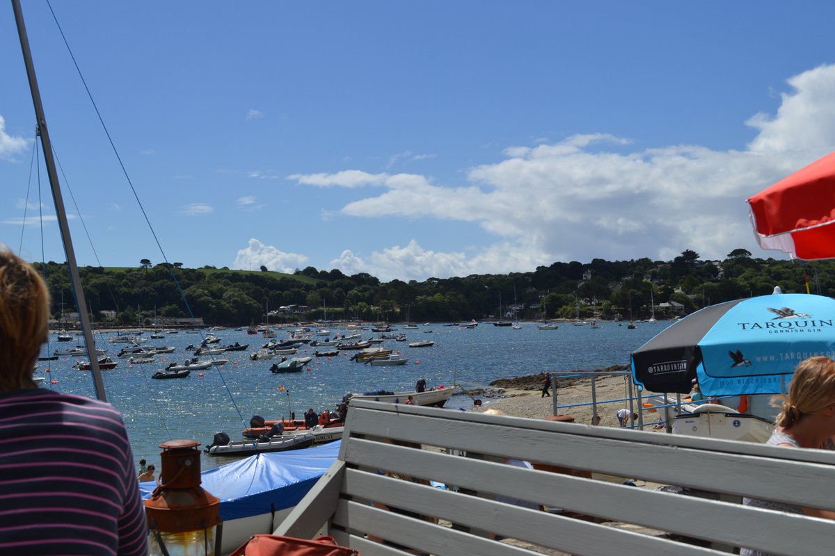 HolidayCornwal1's tweet photo. A stunning day at #HelfordPassage #FerryBoatInn https://t.co/BD3INYN0nR