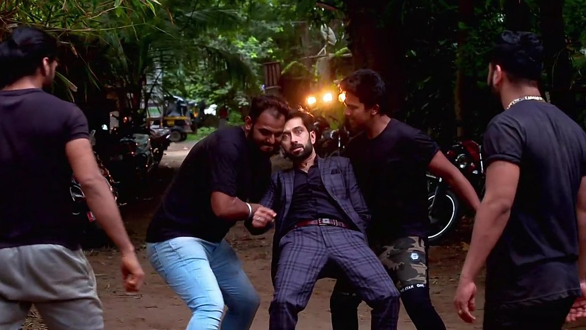 DreamOfShivika's tweet photo. Annika is leaving
Shivaay asks Goons to beat him
#Ishqbaaaz https://t.co/UucG4q9y7f