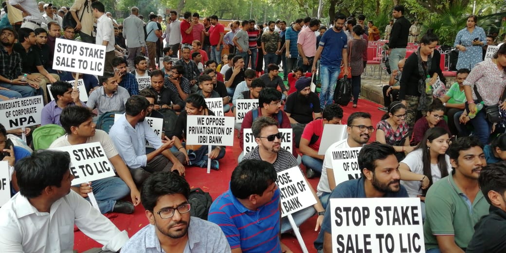 sizzlestar_09's tweet photo. @SyedZps IDBI Bank is still amongst 1 of the best performing Bank in terms of Operating Profit.Losses are due to Corporate Looters

#SaveIDBIbank #RecoverCorporateNPAs
@PMOIndia @FinMinIndia @bsindia @businessline @EconomicTimes @ndtv @timesofindia @IndiaTodayFLASH https://t.co/EMXZfRuDtU