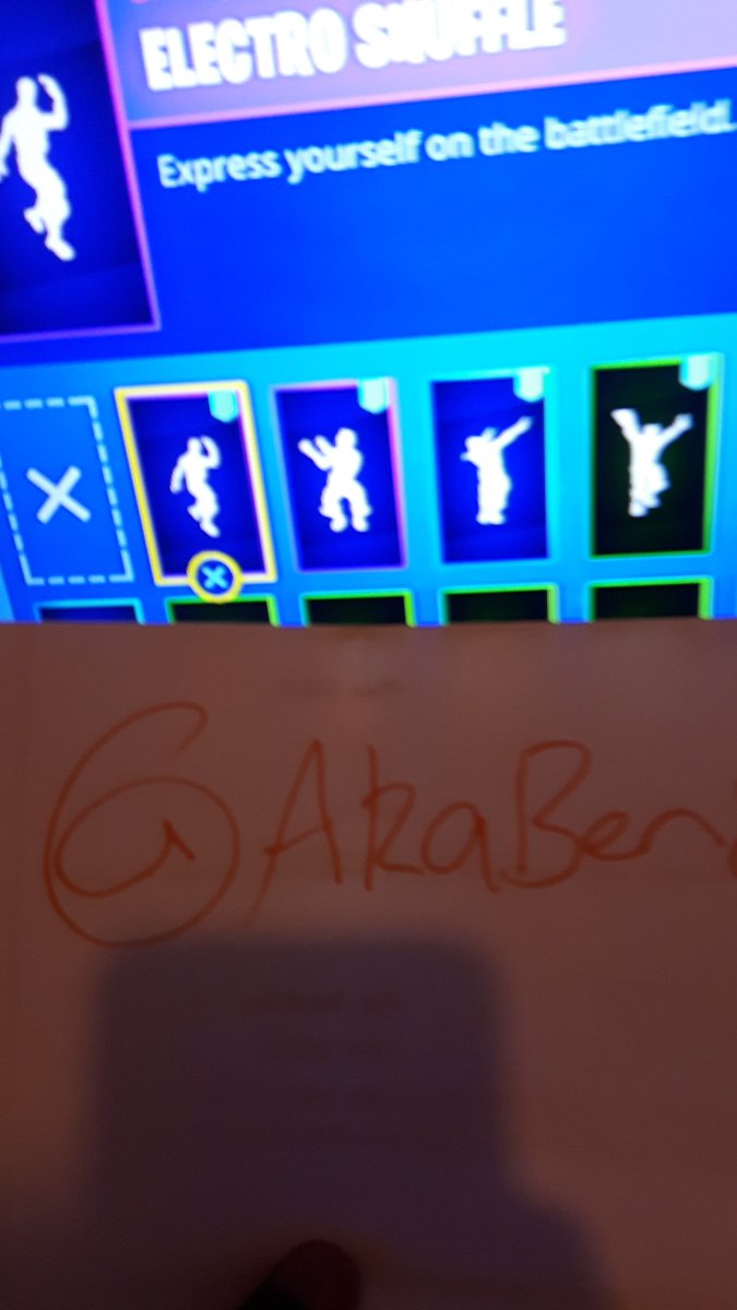 akaBen8's tweet photo. SELLING FORTNITE ACCOUNT HMU IF INTERESTED TAKING HIGHEST OFFERS ONLY TAKING PSN GIFT CARDS AND AMAZON GIFTCARDS #Fortnite https://t.co/Kp62BqIwqG