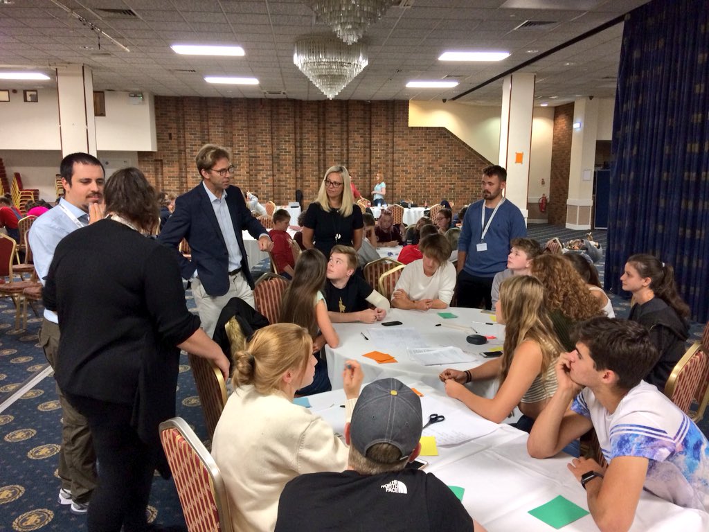 CarlKnightBD's tweet photo. Fantastic to have @Tobias_Ellwood visit our @NCS programme here in Bournemouth - Insightful to hear of his involvement in #NCS from the planning stages, a reference made to the young people while planning their own social action projects! Inspiring talk &amp; a true supporter of #NCS https://t.co/wgRJx32VVT