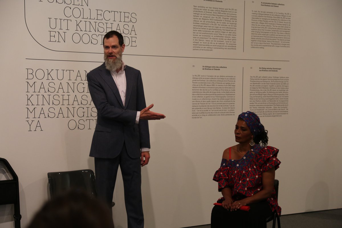 ActionZooHumain's tweet image. Op 2 augustus nam Action Zoo Humain in het kader van Theater aan Zee (TAZ) de bezoekers van Mu.ZEE op sleeptouw door de expo 'Een gesprek tussen collecties uit Kinshasa en Oostende'. Een tentoonstelling even helemaal anders bekeken. 🖼 @muzee11 @theateraanzee #expo #performance