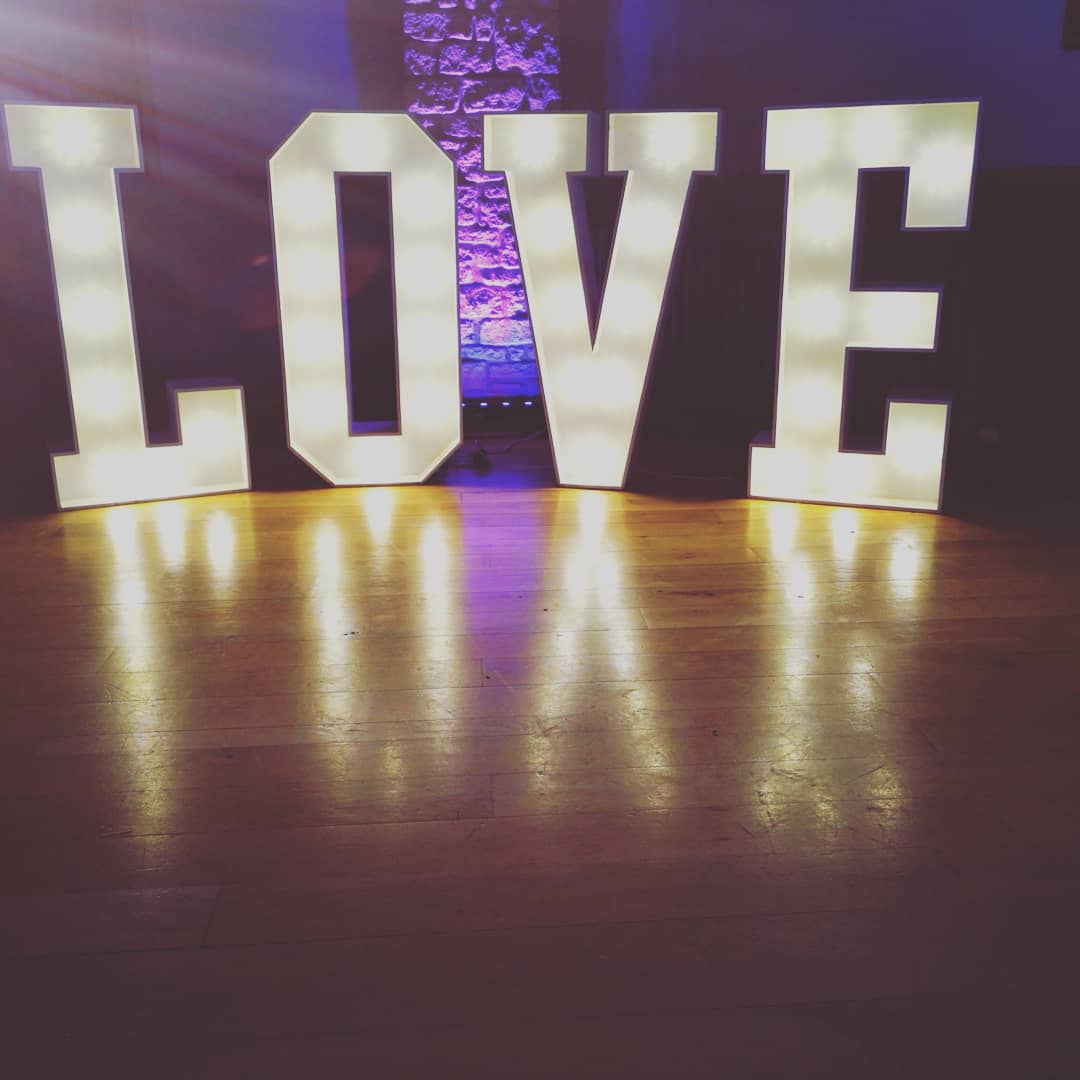 EventiMate's tweet photo. Lovely evening last night supplying at the wonderful @Manorgolfclub for Sophie &amp; Ashley #eventimate #weddingsupplier #lovelights #wiltshirewedding #weddingdj https://t.co/BGGRboxHHB