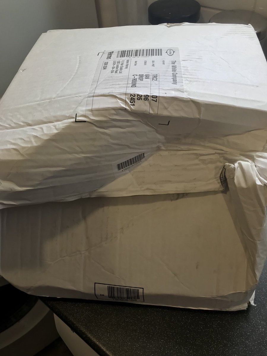 tootyfruitti's tweet photo. So this is my delivery this morning from #thewhitecompany.. delivered by #Hermes parcel delivery!!!😤😤 https://t.co/YJhCQ1nmDI
