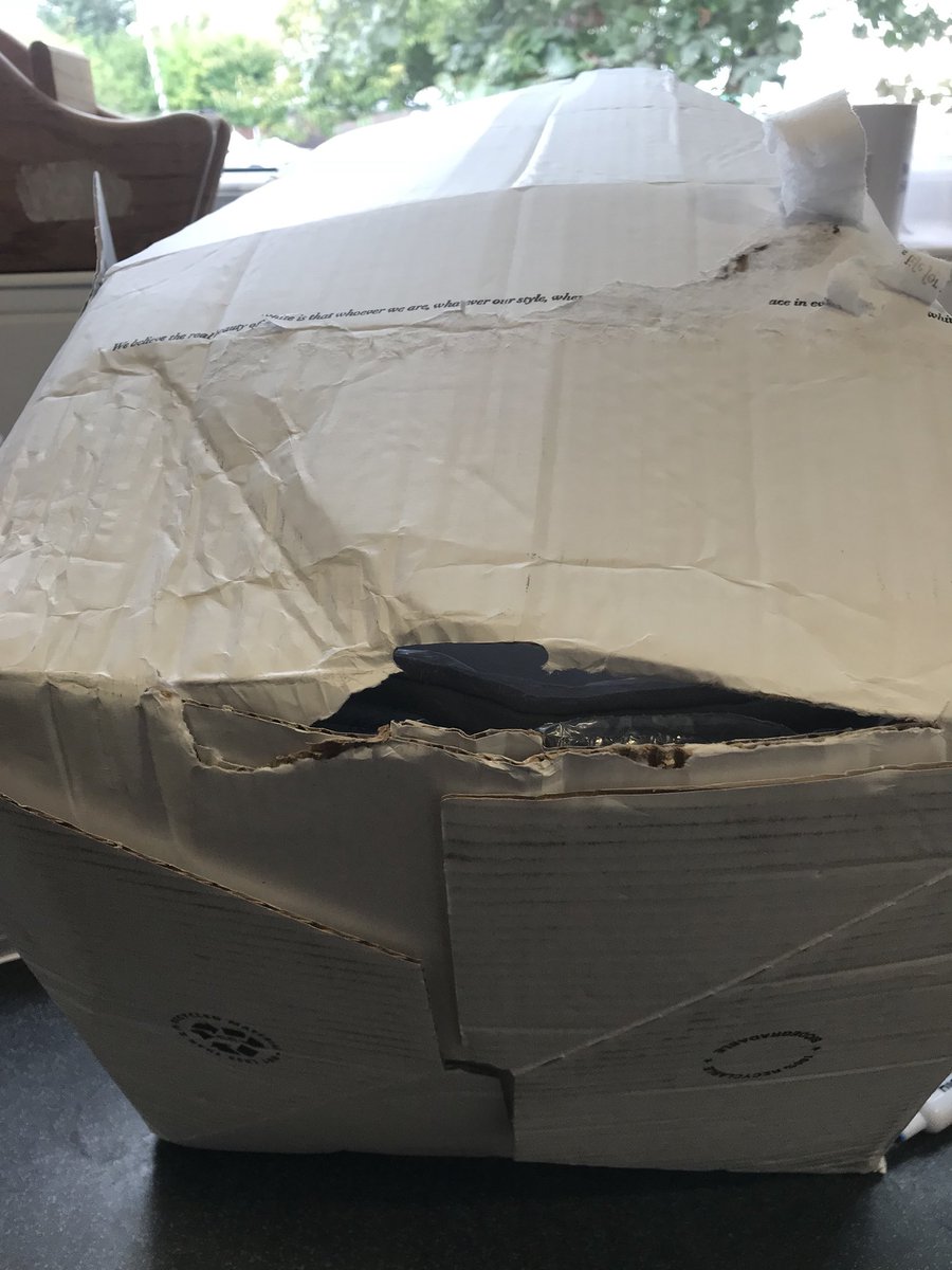 tootyfruitti's tweet photo. So this is my delivery this morning from #thewhitecompany.. delivered by #Hermes parcel delivery!!!😤😤 https://t.co/YJhCQ1nmDI