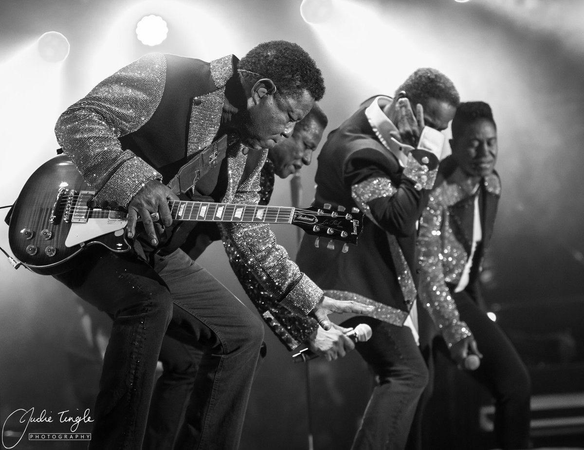 JudieTingle's tweet photo. When you’re lucky enough to take pics of The Jackson’s, Bob Geldof, Midge Ure and Heaven 17 over a weekend to name a few. How I love music festivals and being a photographer. #Festival2018 #MusicMatters #80smusic #bestweekend #FamousFreshFridays #famousmedia https://t.co/w9oS9m1SDE