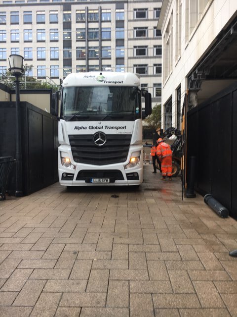 AlphaGlobalTra2's tweet photo. No job / site too difficult for the Alpha Crew #Flatbed #canarywharf #greatjobdone @AlphaGlobalTra2 https://t.co/ZLCi47WyOc