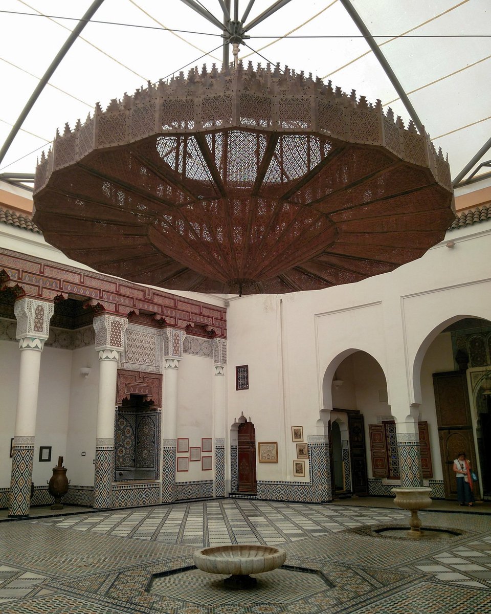 cestujschutou's tweet photo. The museum of Marrakech in the Dar Menebhi Palace. 

#cestujschutou 
#travel #travelers #traveling #trip #exotictrip 
#africa #morocco #marrakech #museum #museumofmarrakech #darmenebhi #palace
#hall #chandelier #fountains

https://t.co/Y9KefYRbCV https://t.co/dhJaVG2Frx