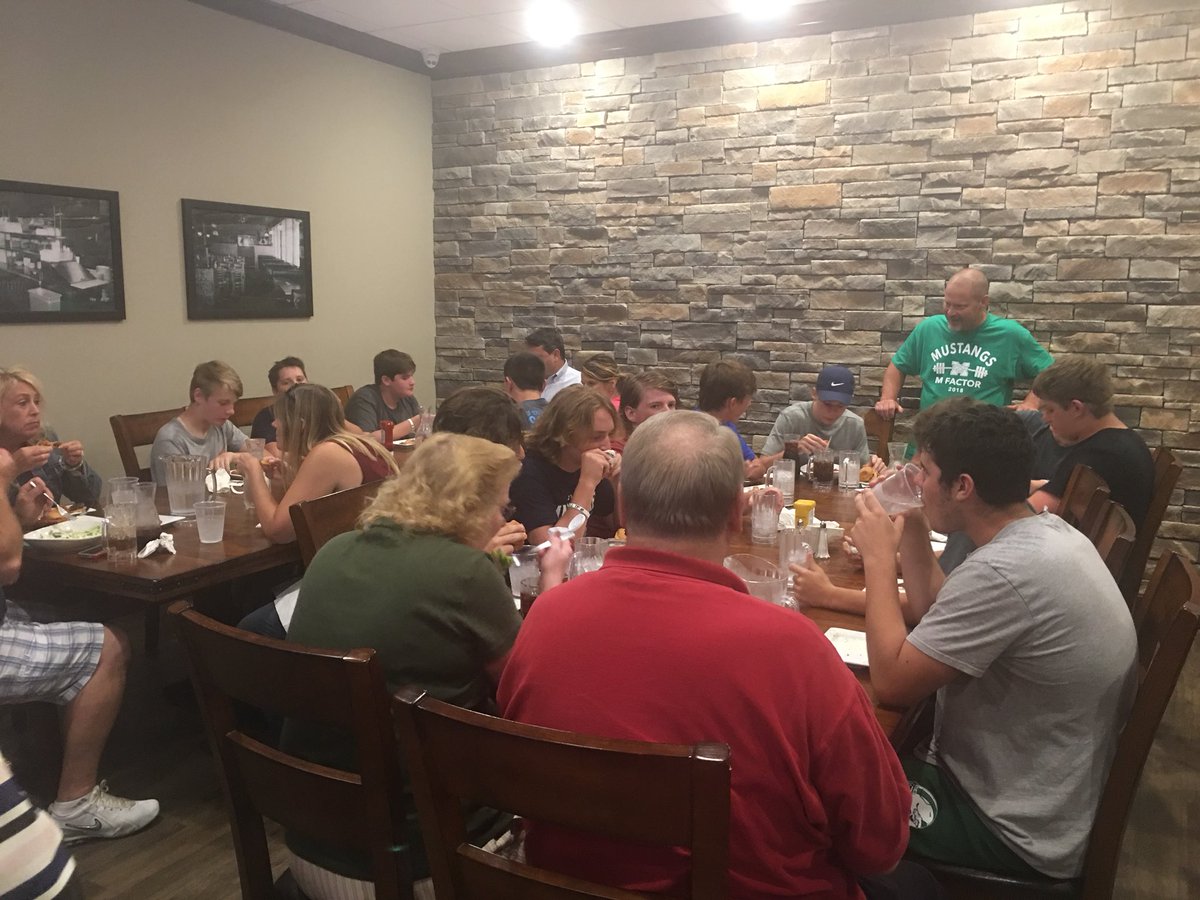 MarquetteFootbl's tweet photo. Great Program Night Last Night! https://t.co/ao3nMbTAKf