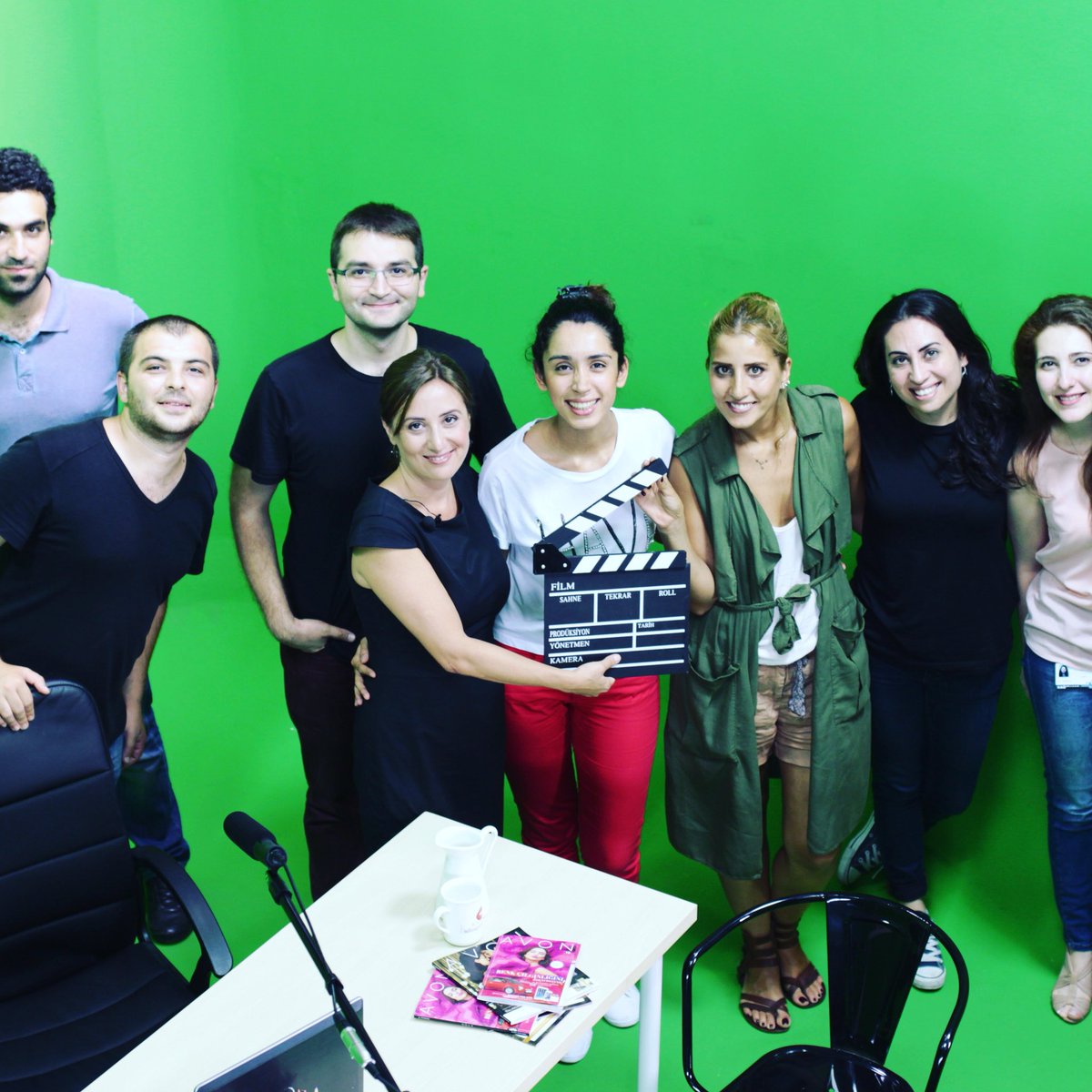 buvidyo's tweet photo. Greenscreen ve görsel efektler hayalinizdekileri gerçekleştirmemize yardımcı oluyor. Ancak biz asıl yaratıcı gücümüzü takım çalışmasından ve işimize gösterdiğimiz özenden alıyoruz. 💪🏻🎬🎥 #buvidyo #videoiçerik 
#videoiçerikajansı #videomarketing #videopazarlama #teamwork https://t.co/HMg13lbvLE