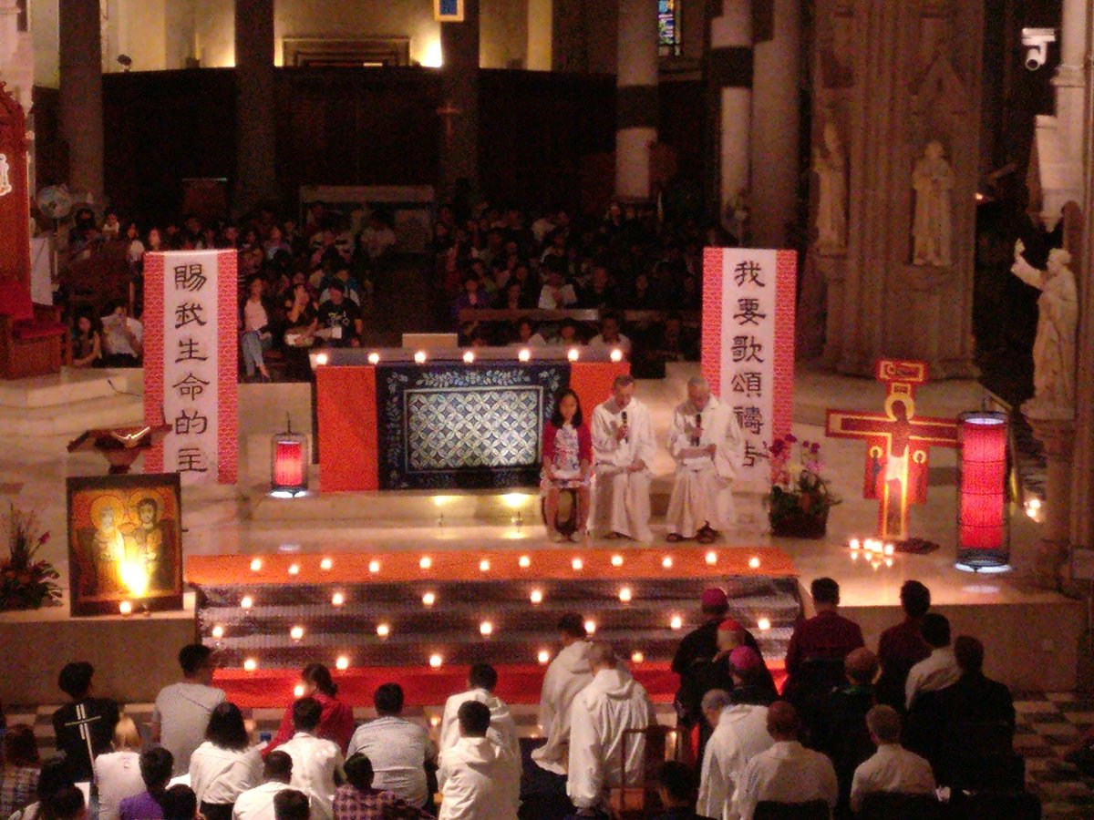 taizehk2018's tweet photo. "Whether poverty is material, spiritual or psychological, solidarity should always mean, first and foremost, respecting the human dignity of others. 不論是物質、靈性、還是心靈上的貧窮，團結一致首要的是尊重他人的人性尊嚴。"~ Read Br Alois's tonight's meditation艾樂思修士今晚的默想 https://t.co/mfysXHjRMH
