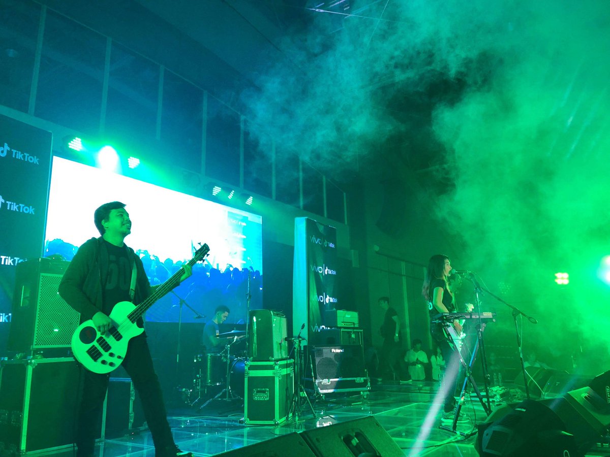 MapuaTNB's tweet photo. Moonstar88 electrifies the Mapúan crowd as they open their set with the smash hit "Migraine."

#TikTokCampusAudition
#Mapúa https://t.co/lqjS3WtsgE