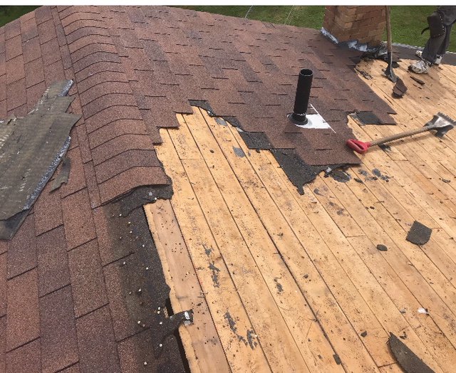 KristaPippy's tweet photo. Before and After shingle renovation by our renovation team here at Dream Kitchens! https://t.co/Y5QpUdidTp