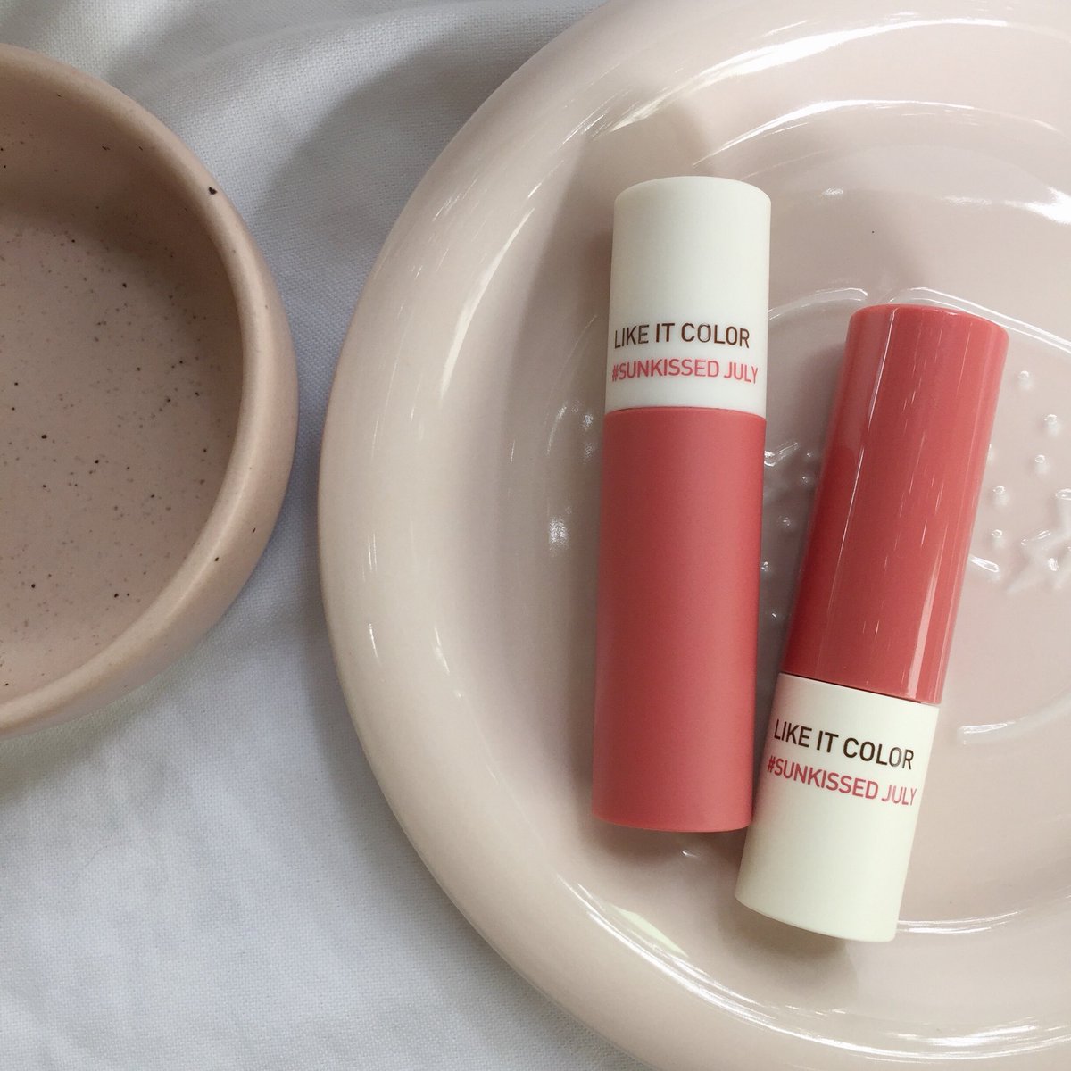 harib0bo's tweet photo. ⸂ Innisfree 𓏼 Like it color in Sunkissed july🌷⛅️ ⸃
สีที่เป็นไวรัลเบาๆช่วงหลายวีคที่ผ่านมาว่าสีสวย น่าใช้ ทำออกมาสองเนื้อ เดี๋ยวเราจะรีวิวแบบละเอียดใน thread นี้ เป็นครั้งแรกที่ได้ของมาแล้วมีทั้งอารมณ์ประทับใจและเพลียใจในเวลาเดียวกัน เป็นไงไปอ่านเยย

#ไว้รีวิวห้ามขายของโว้ยย https://t.co/qcaP6jvPvi
