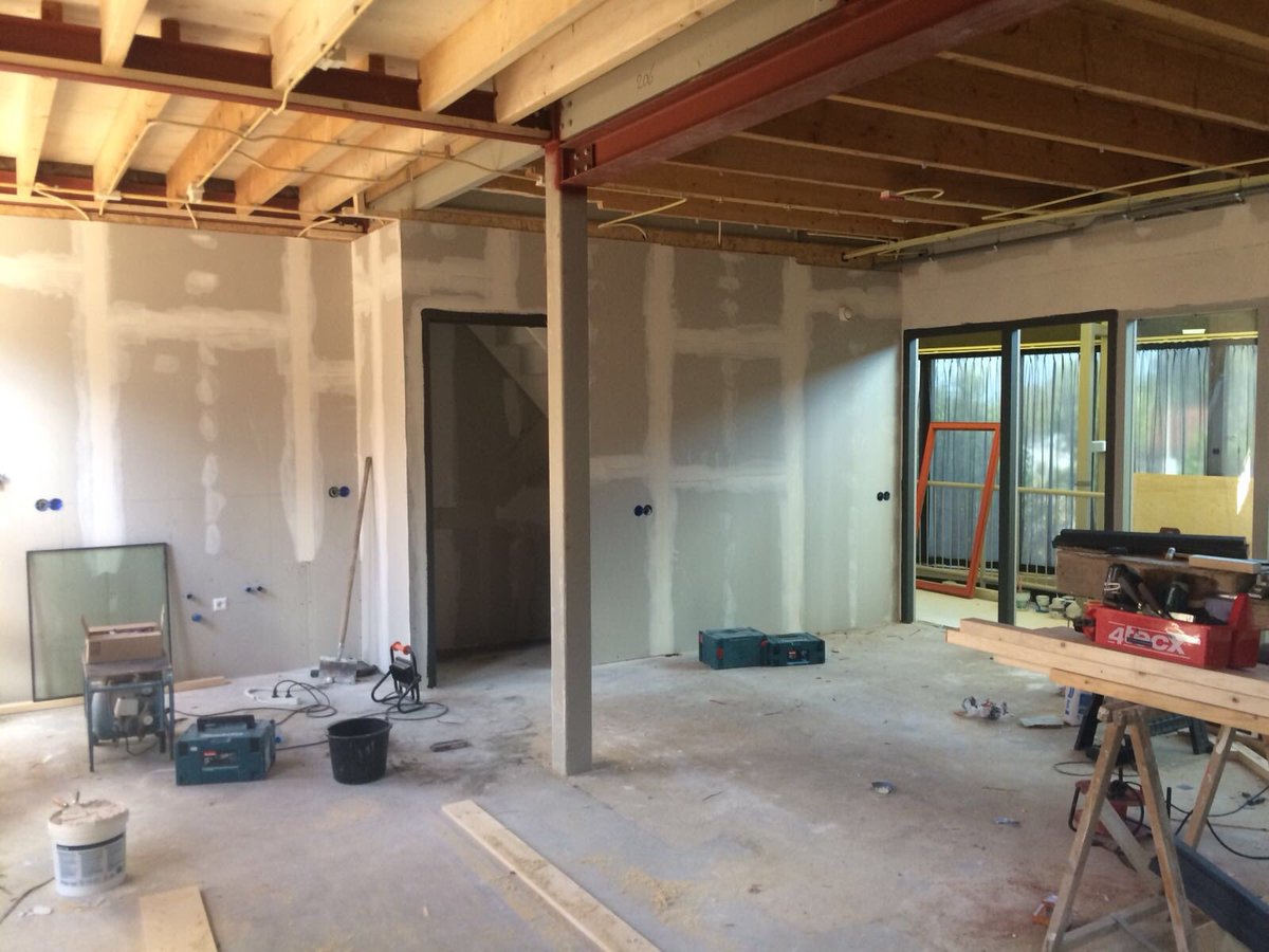 EWMM88's tweet photo. Nieuwe teamkamer vordert gestaag! https://t.co/I4XExGQsHL