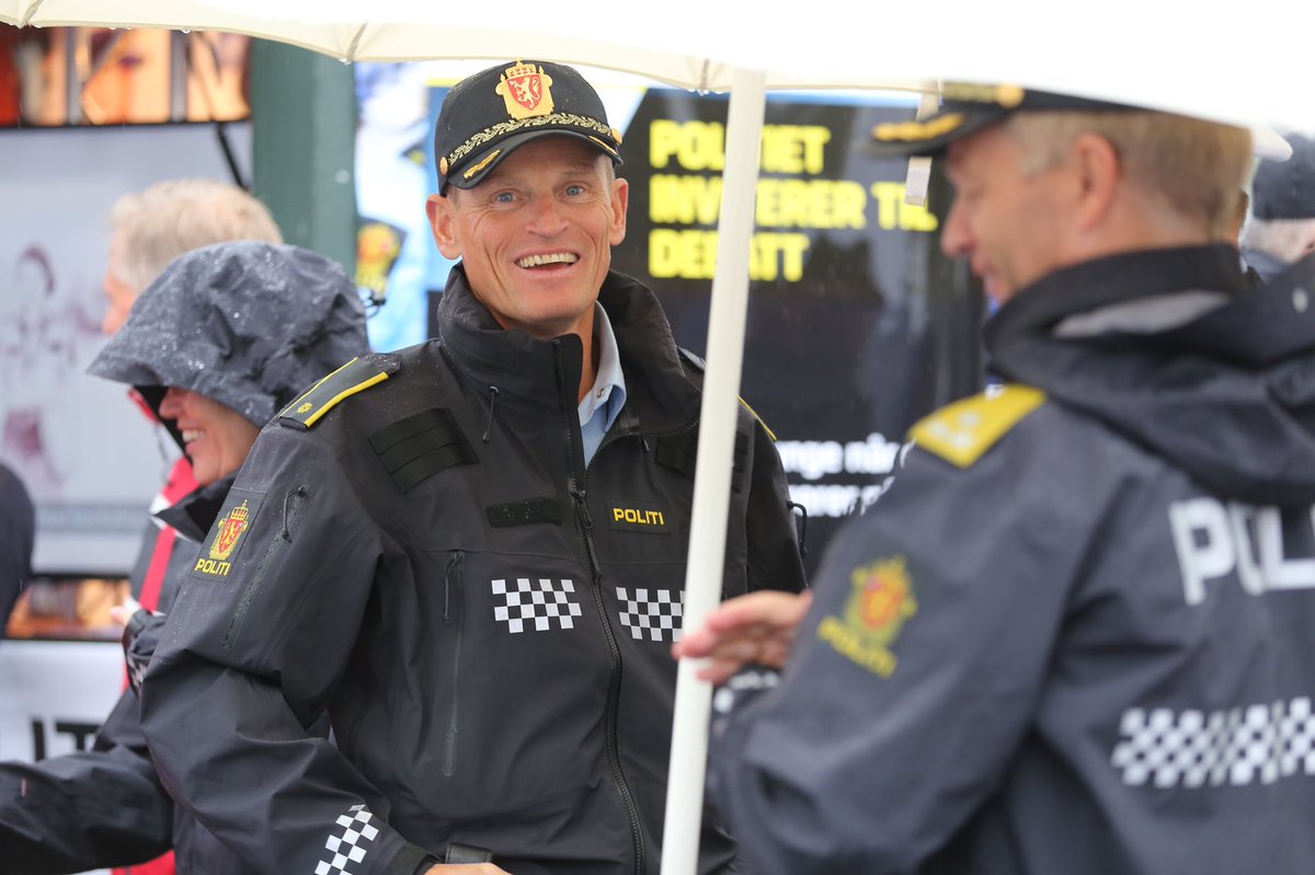 Politiet har stand i gågata, arrangerer to viktige debatter og deltar på flere arrangementer i løpet av #Arendalsuka 2018. politiet.no/aktuelt-tall-o…