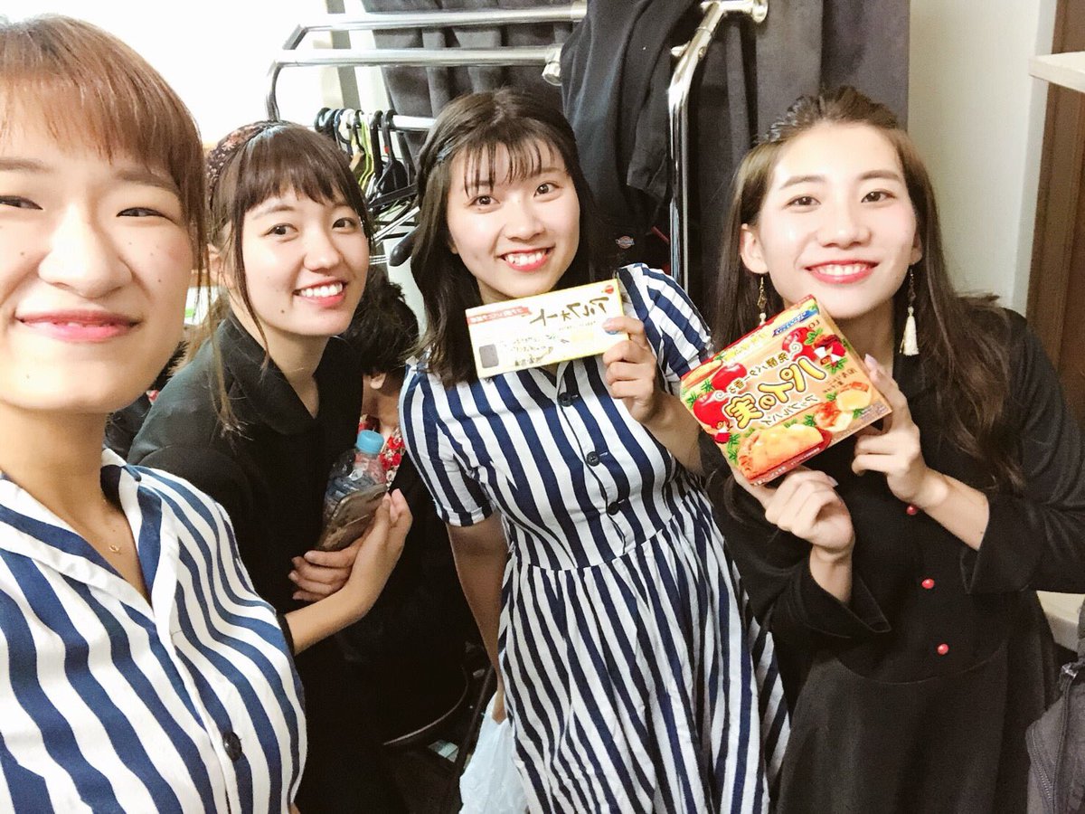 coMet_vox's tweet photo. アカスピ２次予選でした！！🍕🥪
来てくださった皆さんありがとうございました🥨🥓
たのしかったぁあ🥪🥙

後輩ちゃんたちも見に来てくれましたありがとう🍔🌭❤️ https://t.co/dt8xOFVMWW
