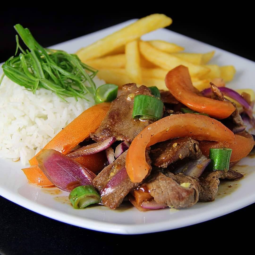 sushi_pe's tweet photo. Sí👍 tenemos los clásicos peruanos: Lomo Saltado y Ají de Gallina. Búscalos en las apps y en nuestra Carta Peruana.
#Sushipe #Delivery #Vitacura #twitter #foodie #blog #saborperuano #Chile https://t.co/0USVkBI1C6